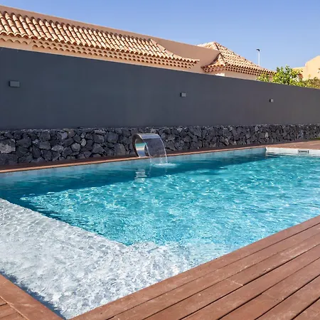 Villa Diana- Jacuzzi, Heated Pool & Bbq