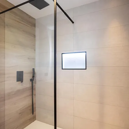 The New Diana Villa *