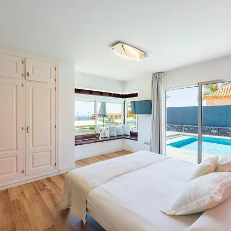 Diana- Jacuzzi, Heated Pool & Bbq Costa Adeje (Tenerife)