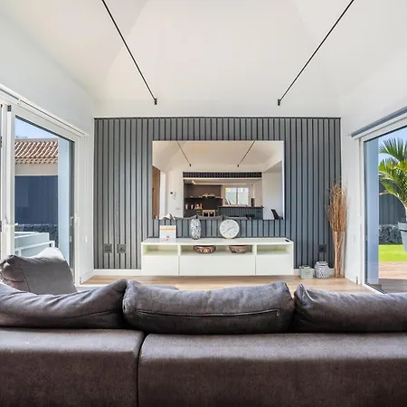 Diana- Jacuzzi, Heated Pool & Bbq Villa *